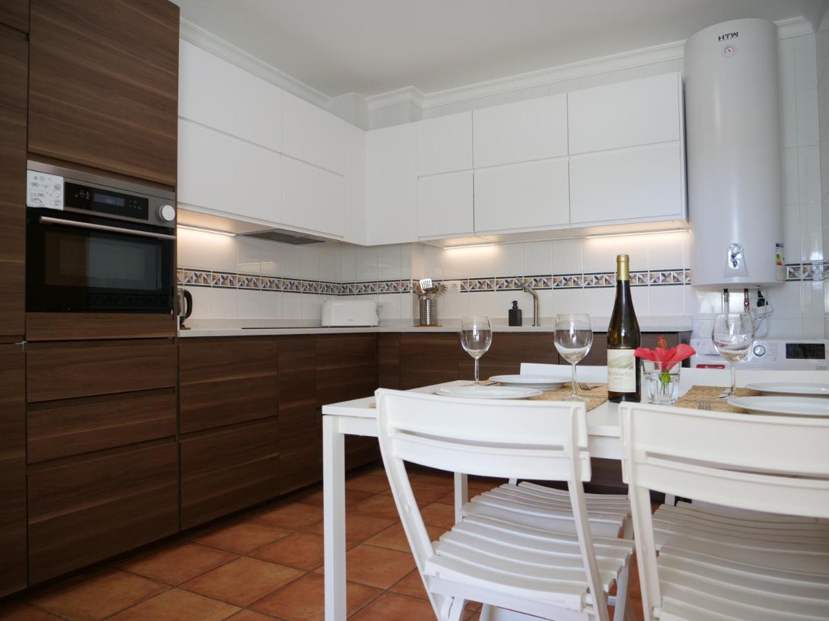 Spacious Near Porto De Mos Beach, Lagos. *
