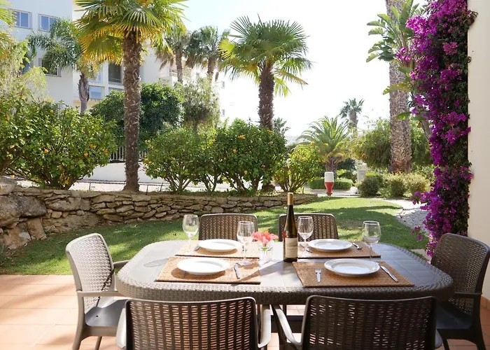 Spacious Apartment Near Porto De Mos Beach, Lagos.