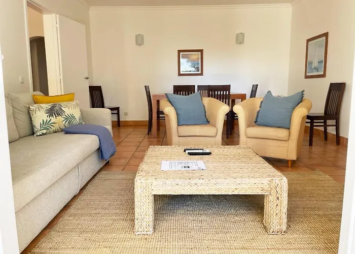 Spacious Apartment Near Porto De Mos Beach, Lagos.