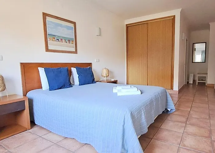 Spacious Apartment Near Porto De Mos Beach, Lagos.