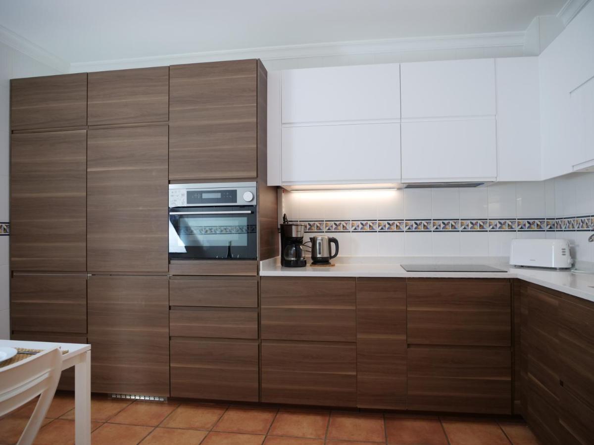 Spacious Near Porto De Mos Beach, Lagos. * Lagos