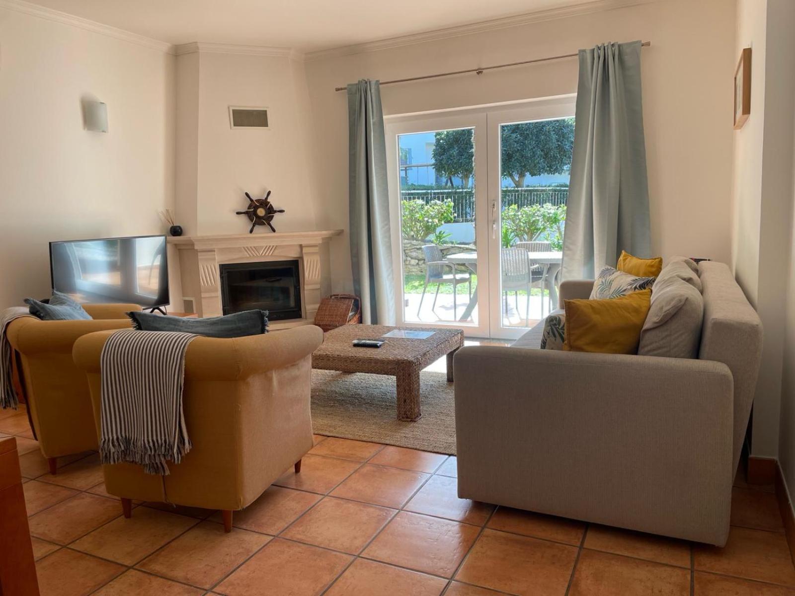 Spacious Near Porto De Mos Beach, Lagos. Apartment